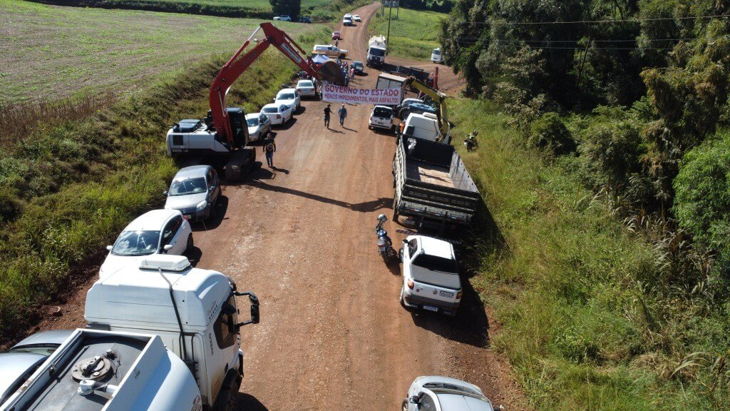 Capa Protesto na ERS-483 mantém bloqueio parcial e pressão por obras