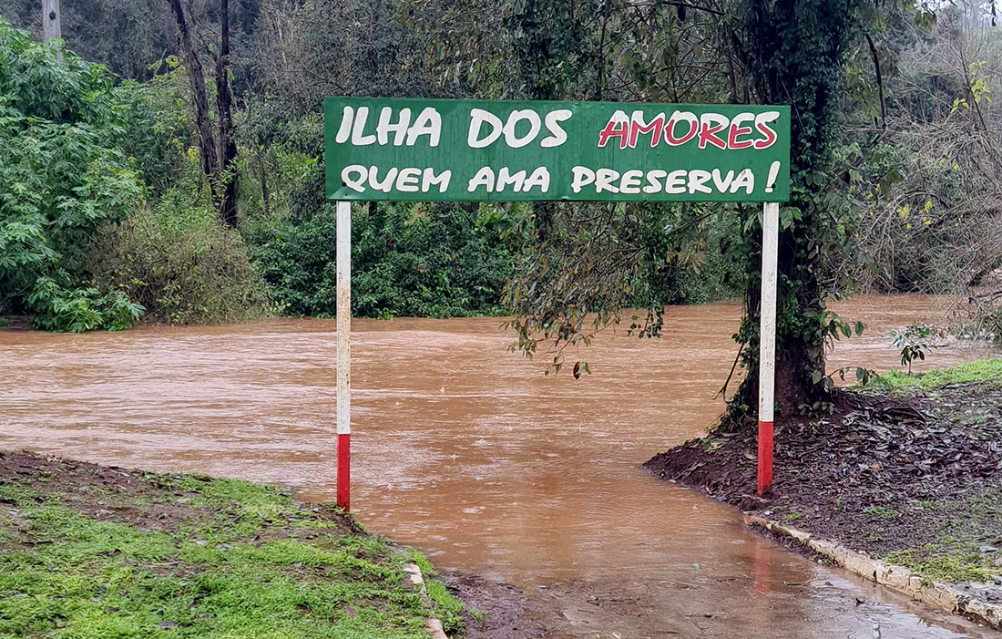 Capa Rio Uruguai entra em cota de alerta e causa represamento em Iraí