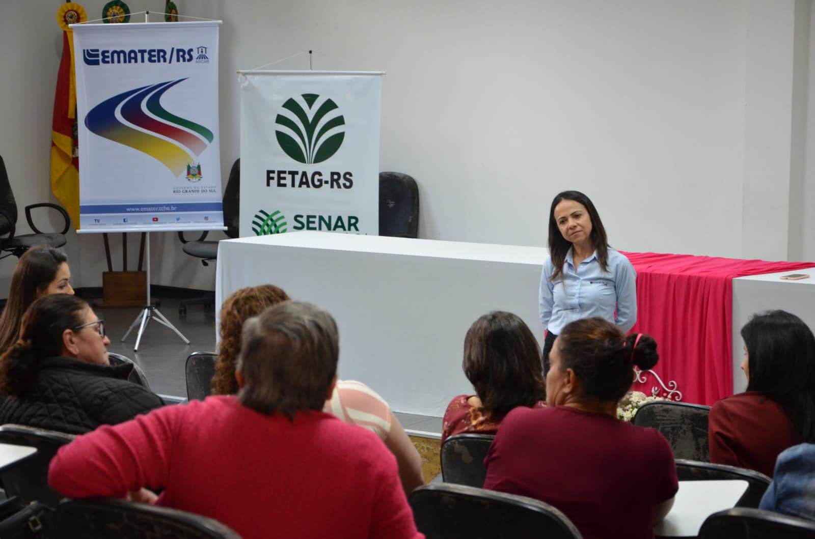 Capa Caiçara: formação de lideranças femininas é realizada no município
