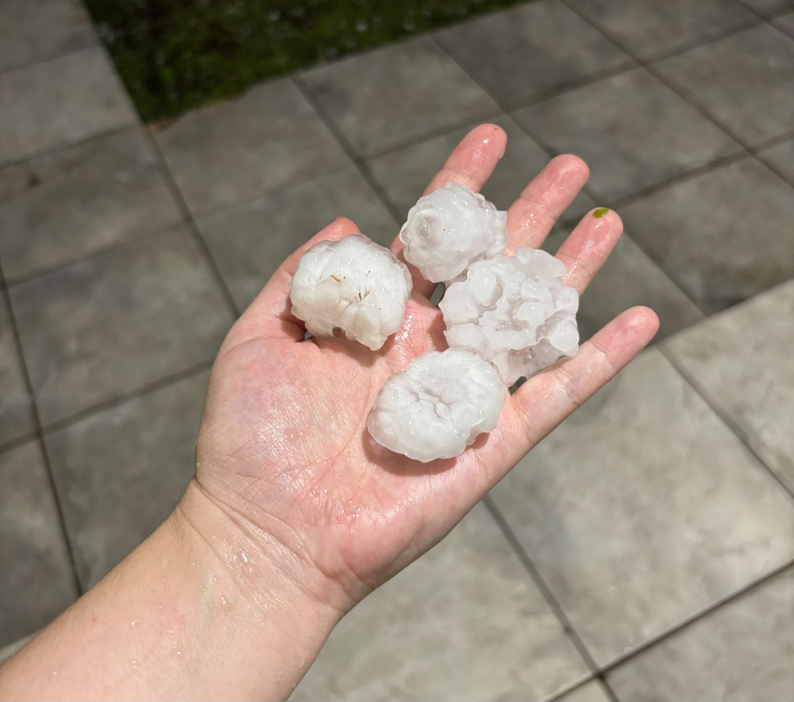 Capa Temporal com granizo provoca danos em residências e mobiliza bombeiros em Ijuí