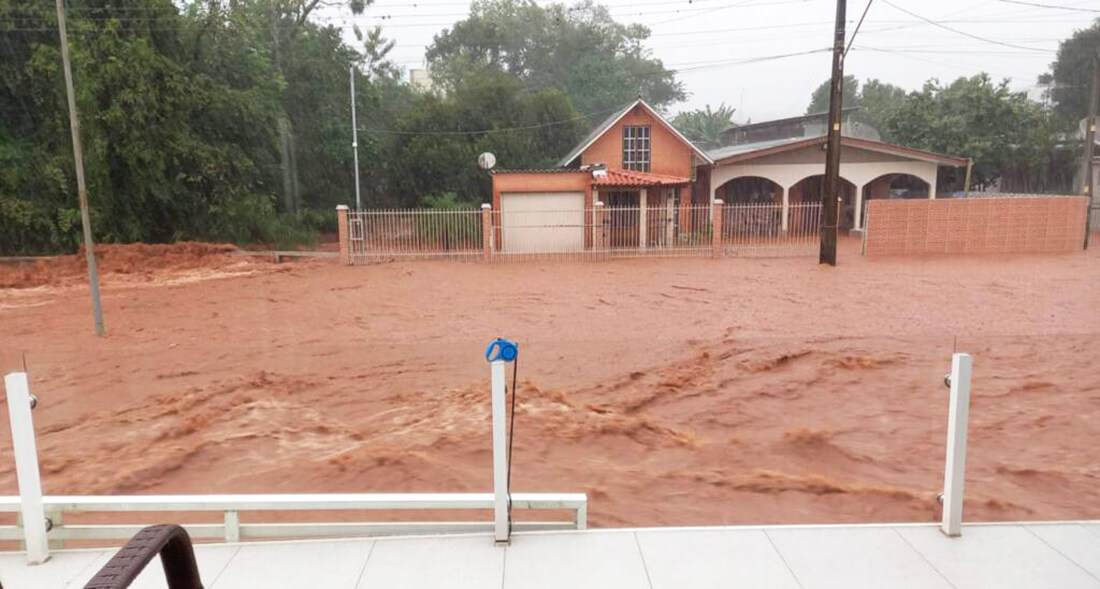 Capa Pessoas são resgatadas de casas em Erval Seco