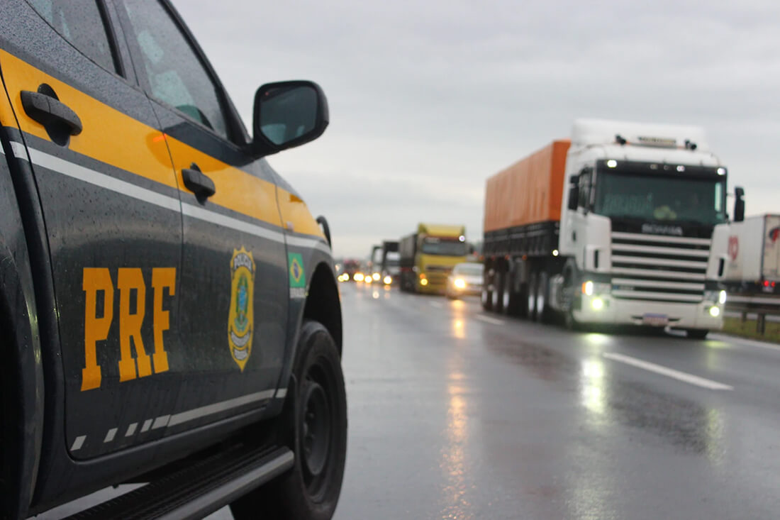 Capa Justiça Federal proíbe bloqueios em rodovias e impõe multas de até R$ 100 mil diários
