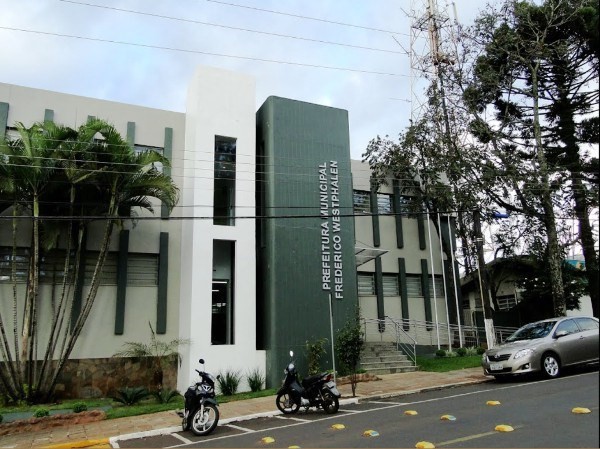 Capa Administração de FW antecipa feriado do município