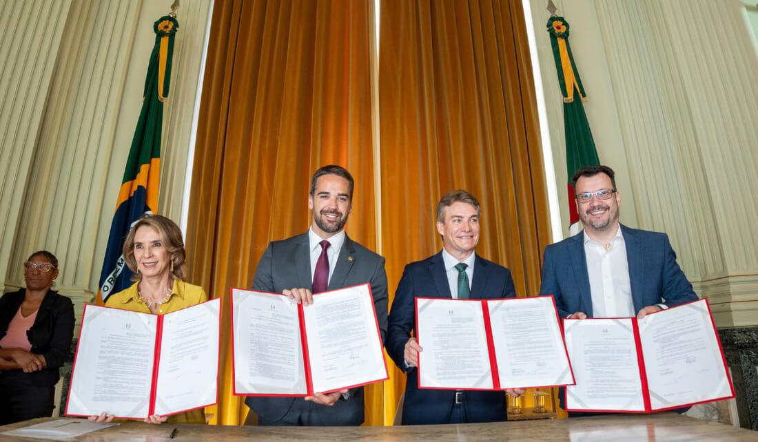 Capa Leite reassume o governo, sanciona projetos da educação e anuncia novo concurso do magistério