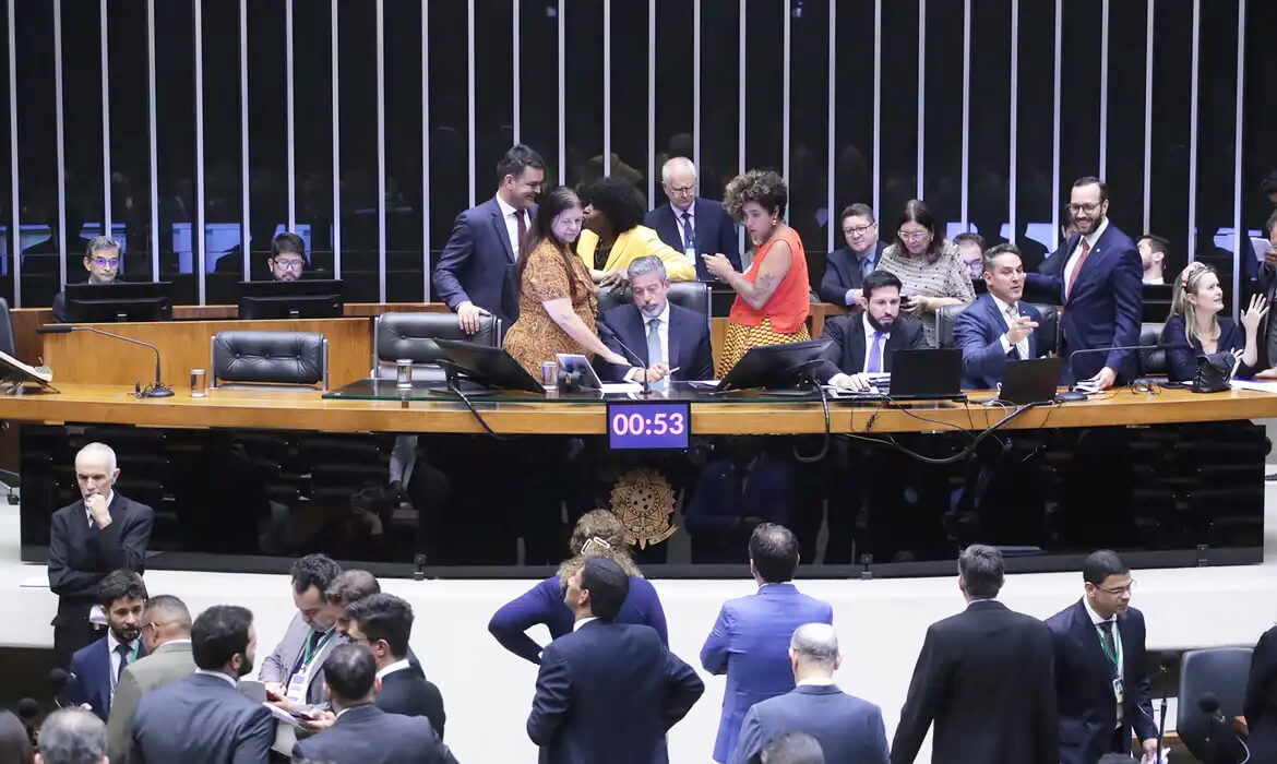 Capa Câmara dos Depuados aprova 13 projetos para proteção das mulheres