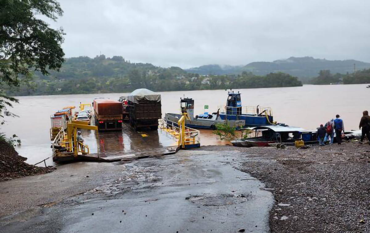 Capa Balsa em Barra do Guarita será suspensa durante a noite devido à elevação do Rio Uruguai