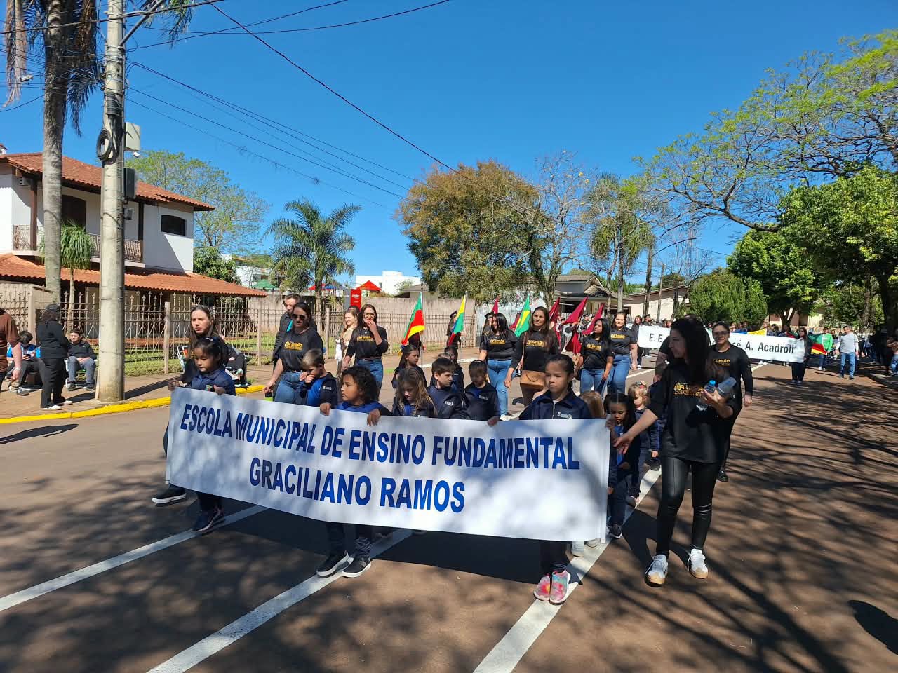 Capa Rodeio Bonito celebrou a Independência do Brasil com desfile cívico na Avenida do Comércio