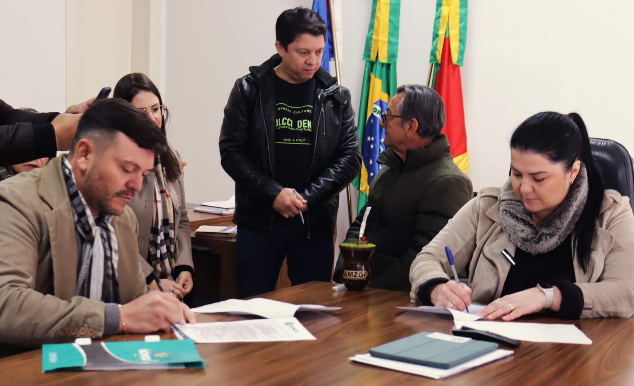 Capa Nonoai investe em infraestrutura urbana com construção de rua coberta