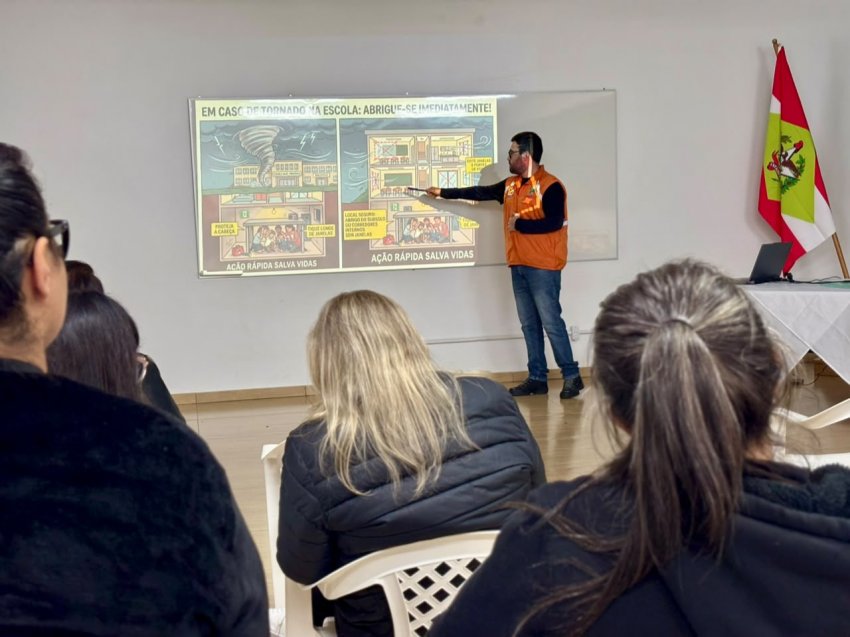 Capa Projeto capacita escolas de Chapecó para enfrentar temporais e situações de emergência