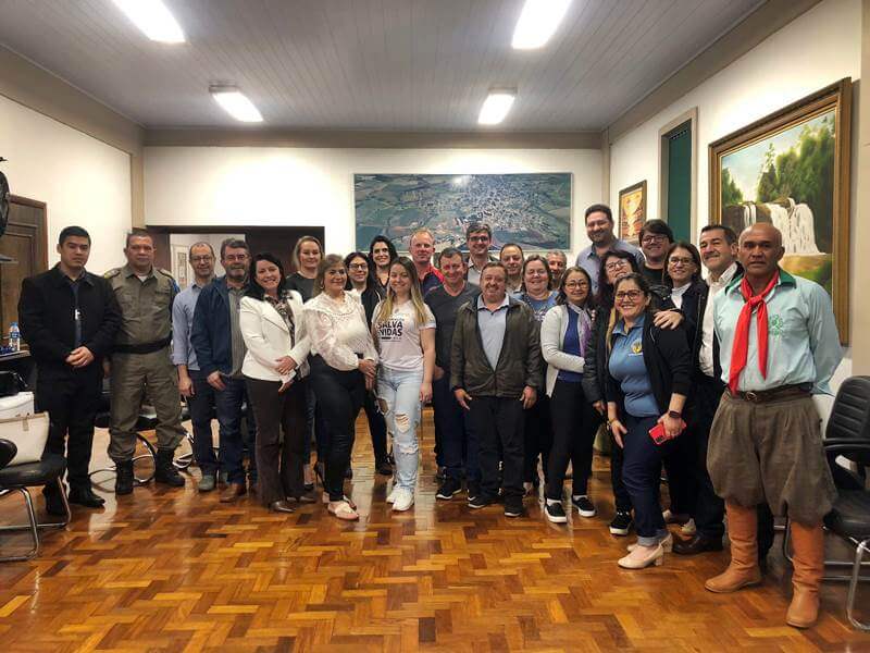 Capa Prefeito de Palmeira realiza reunião com entidades para coordenação de ajuda às vítimas das chuvas no RS