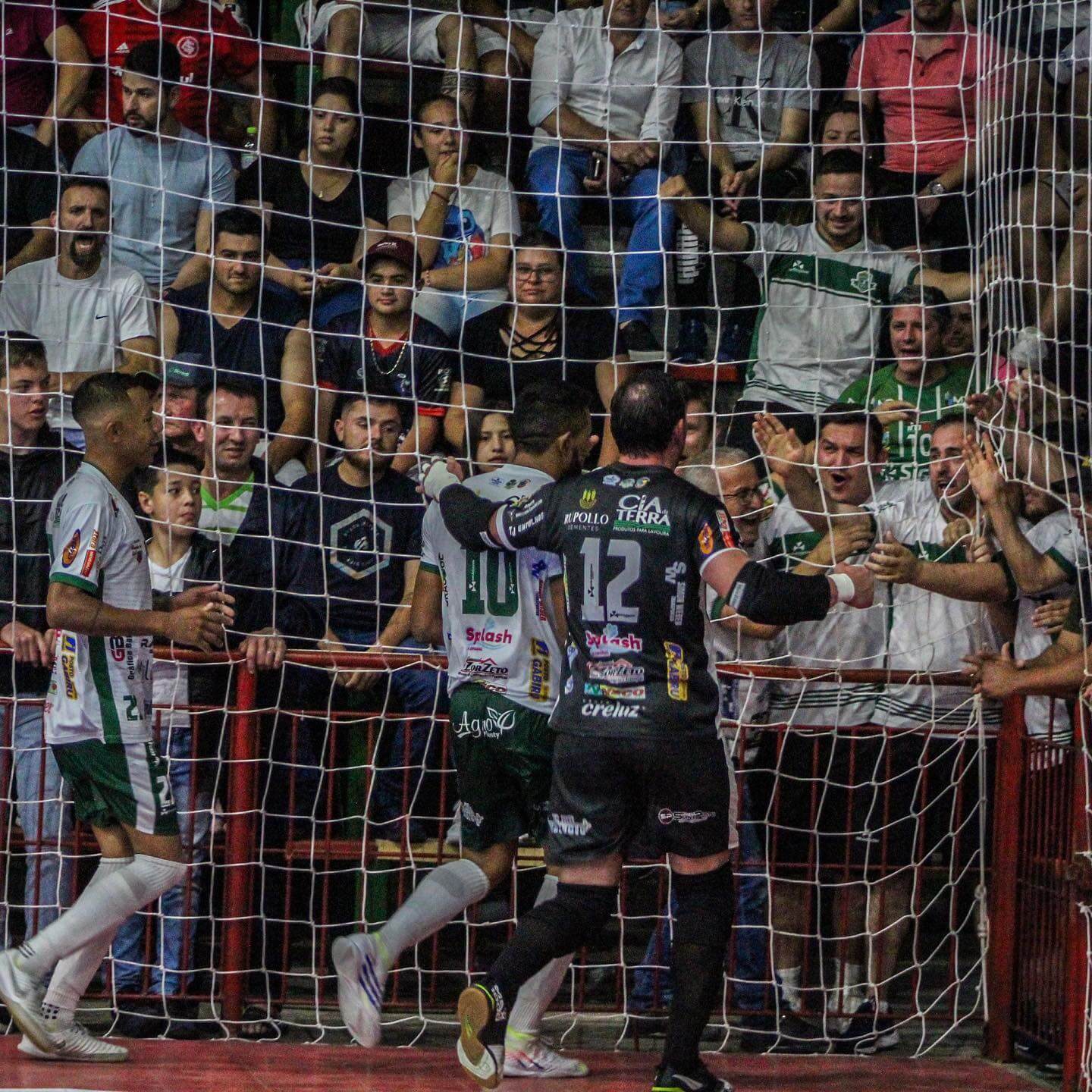 Capa Entrando em quadra pela última vez em 2022 pelo título!