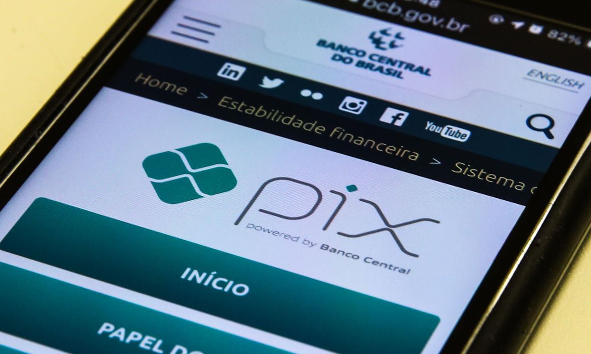 Capa Aneel obriga distribuidoras a oferecer Pix para pagar contas de luz