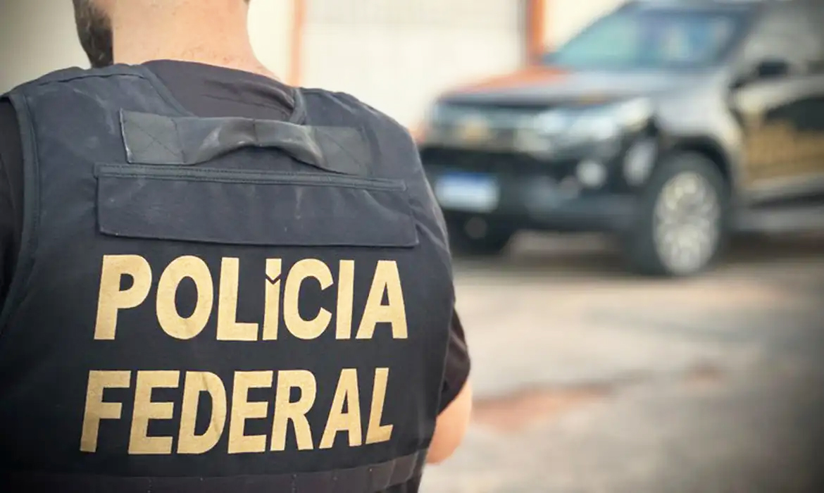 Capa PF faz operação contra hackers que desviaram R$ 813 milhões via Pix