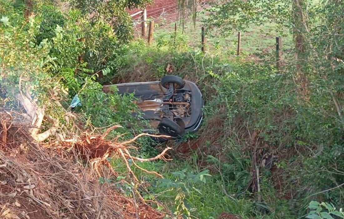 Capa Veículo capota na ERS-207 entre Humaitá e o trevo do CITEGEM