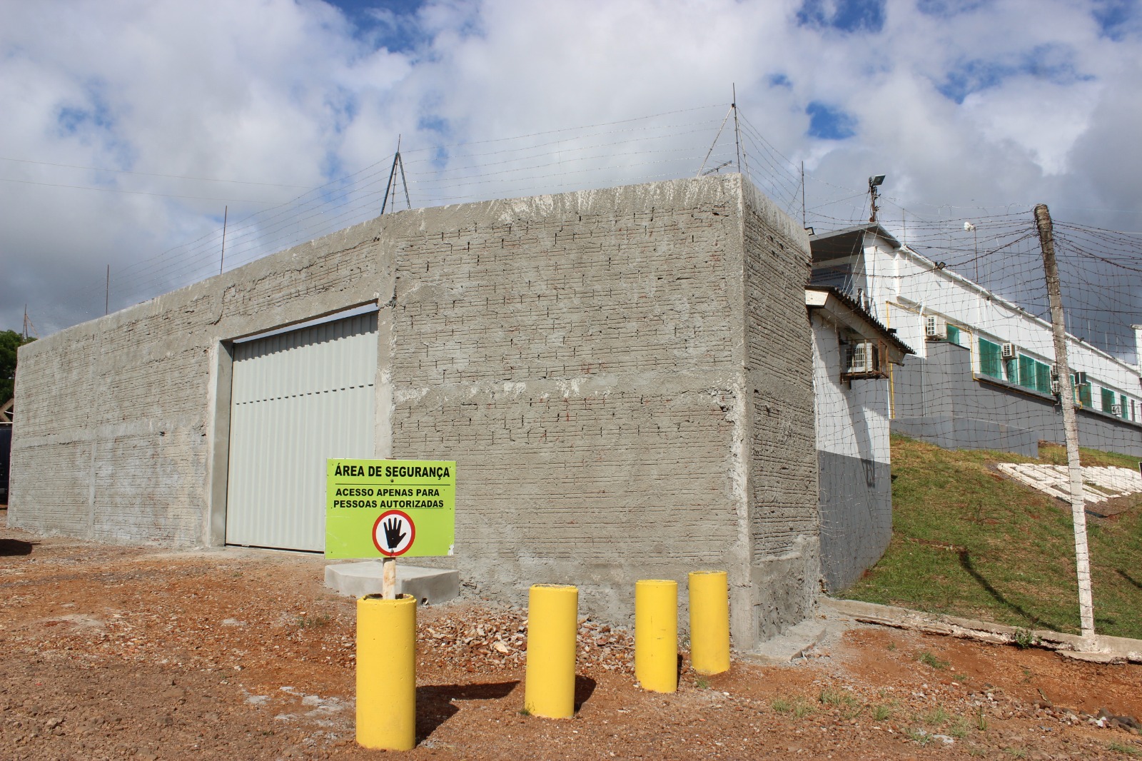 Capa Nova estrutura para abrigar viaturas é construída no Presídio Estadual de FW