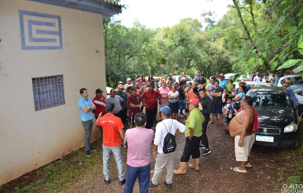 Capa Caminhões-pipas abastecem municípios até que indígenas desocupem área da Corsan