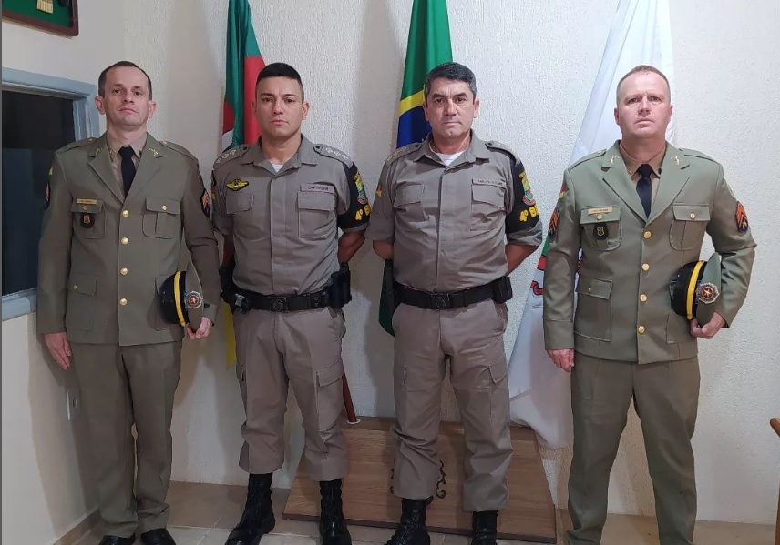 Capa Sargentos se apresentam ao 4ºBPAF