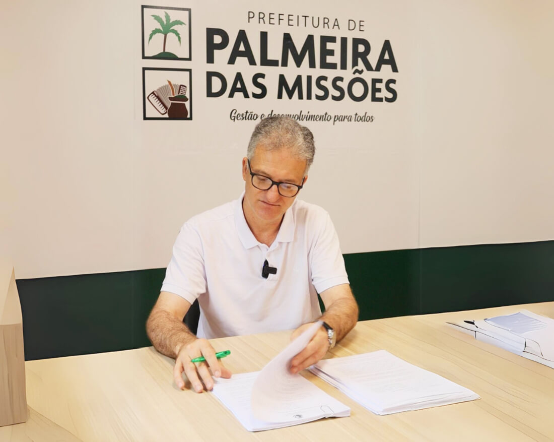 Capa Prefeito de Palmeira das Missões, Evandro Massing, sanciona Lei que cria o Programa Municipal de Regularização Fundiária