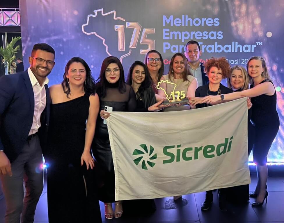 Capa Sicredi é reconhecida como a melhor empresa para trabalhar no Brasil