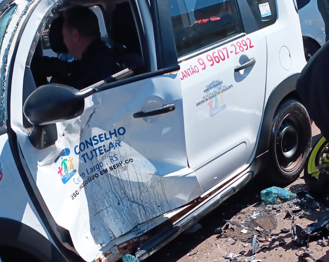 Capa Acidente com veículo de Conselho Tutelar deixa motociclista em estado grave