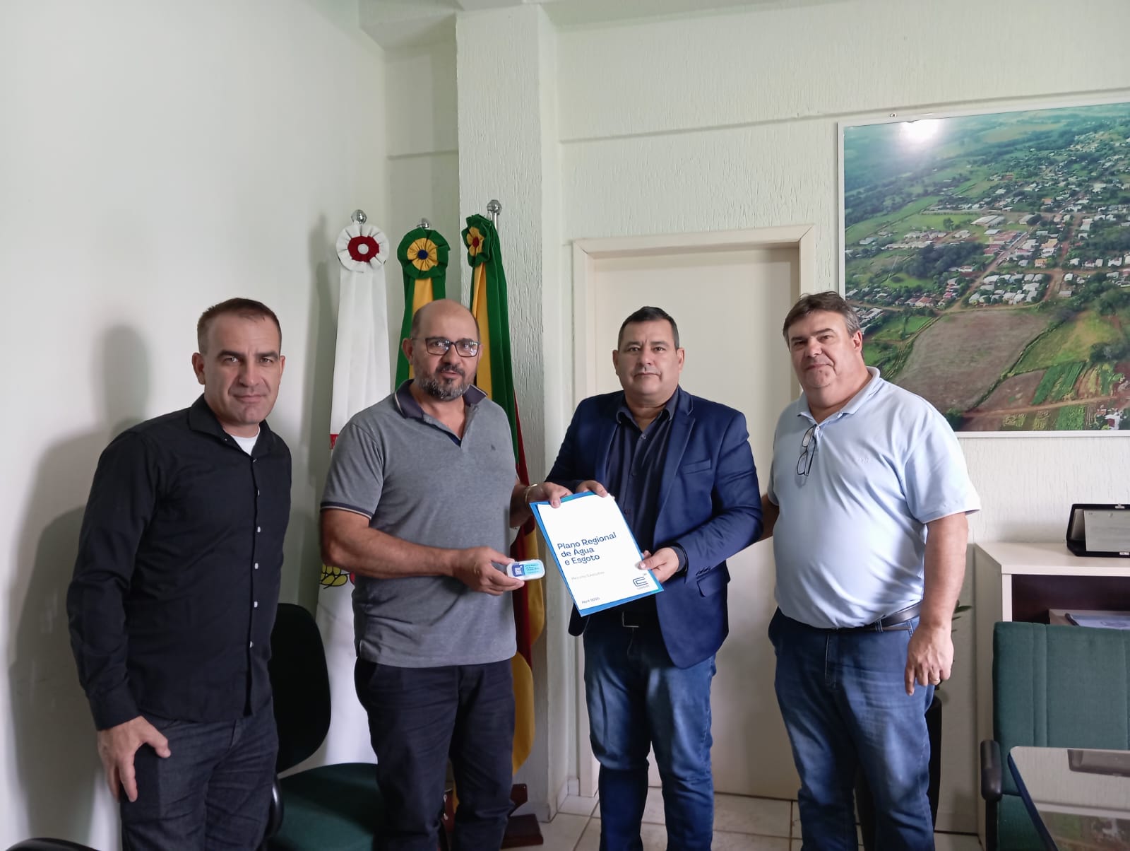 Capa Tiradentes do Sul discute plano regional de saneamento