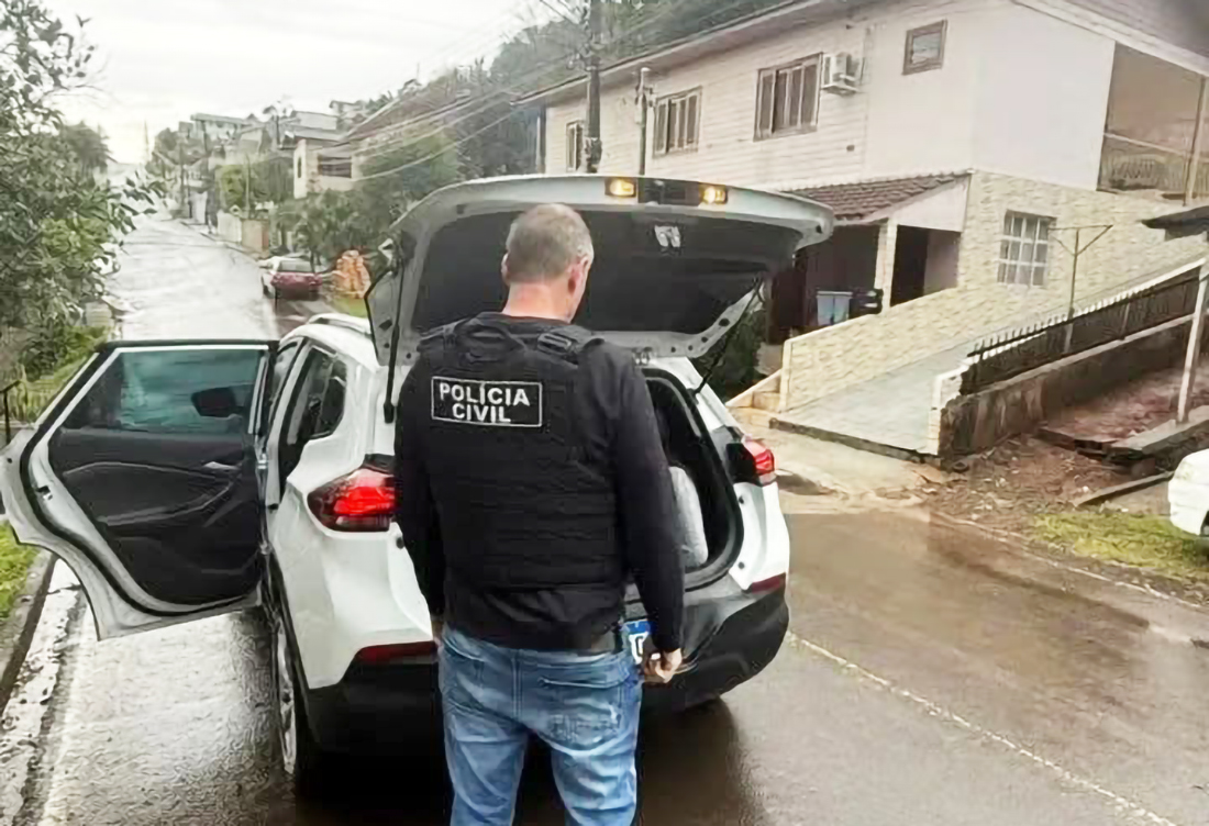 Capa Mãe e padrasto de bebê que morreu com sinais de agressão são presos no Oeste de Santa Catarina