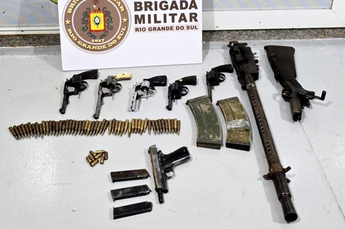 Capa Casal é preso em Santa Rosa com arsenal, incluindo metralhadora calibre 30