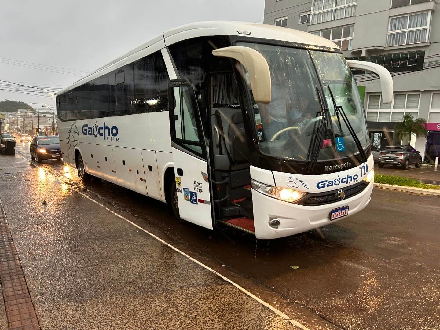 Capa Ônibus leva doações de Seberi para Porto Alegre e traz moradores de volta ao município