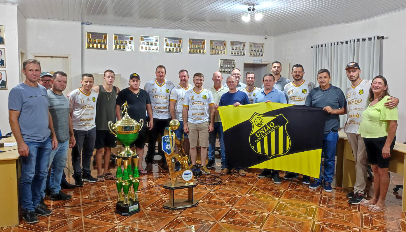 Capa Poder Legislativo de Cerro Grande presta homenagem a equipe campeã da Copa Amzop/Sesc