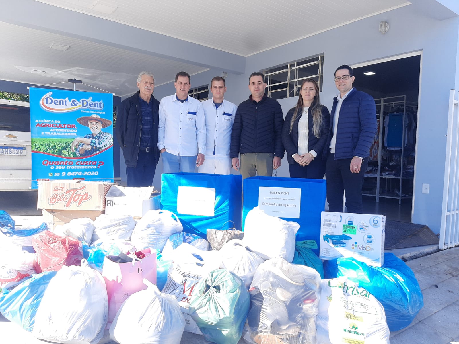 Capa Dent & Dent realiza entrega de agasalhos