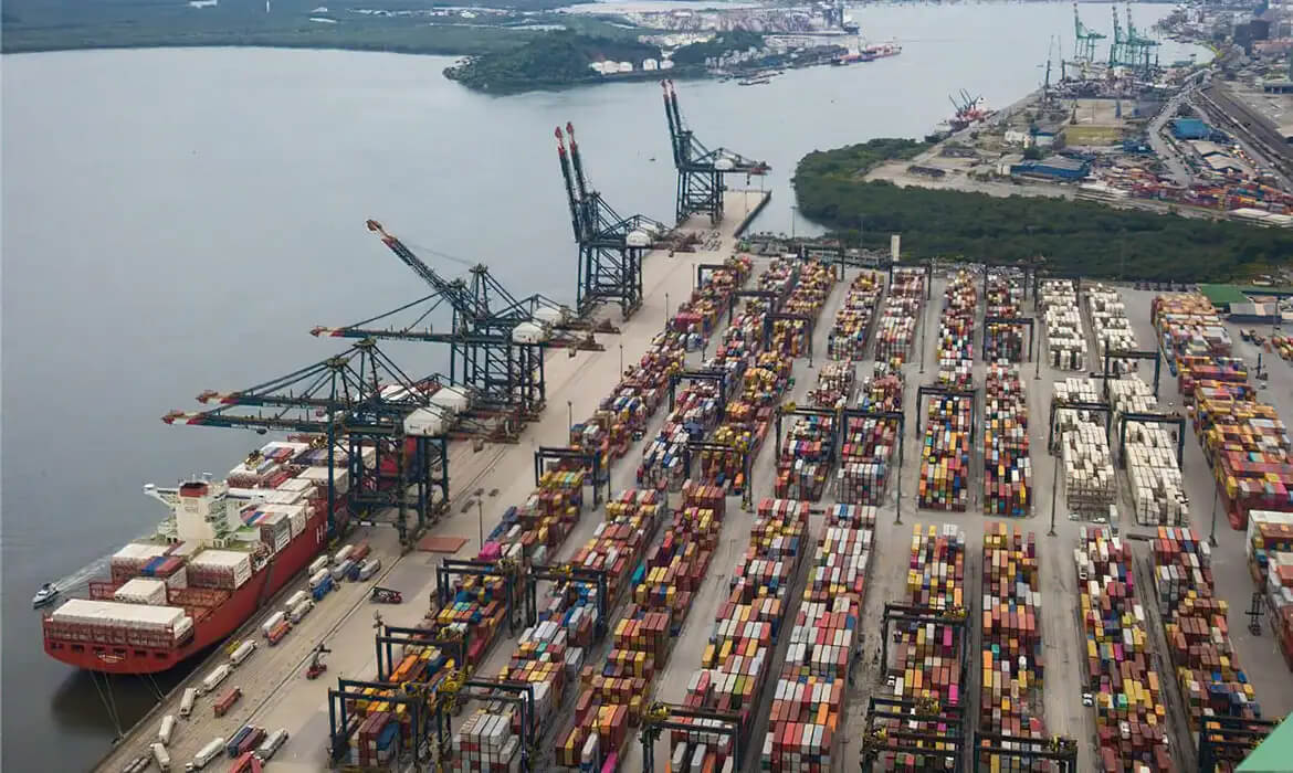 Capa Exportações aos EUA de produtos tarifados caíram 22% em relação a 2024
