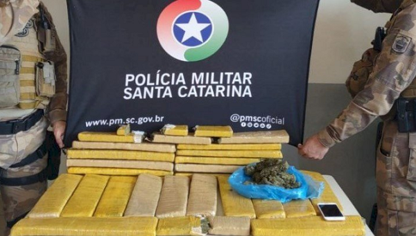 Capa Mulher é presa por tráfico de drogas em Chapecó