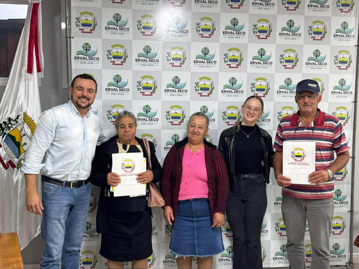 Capa Prefeitura de Erval Seco entrega matrículas oriundas o processo de complementação da REURB