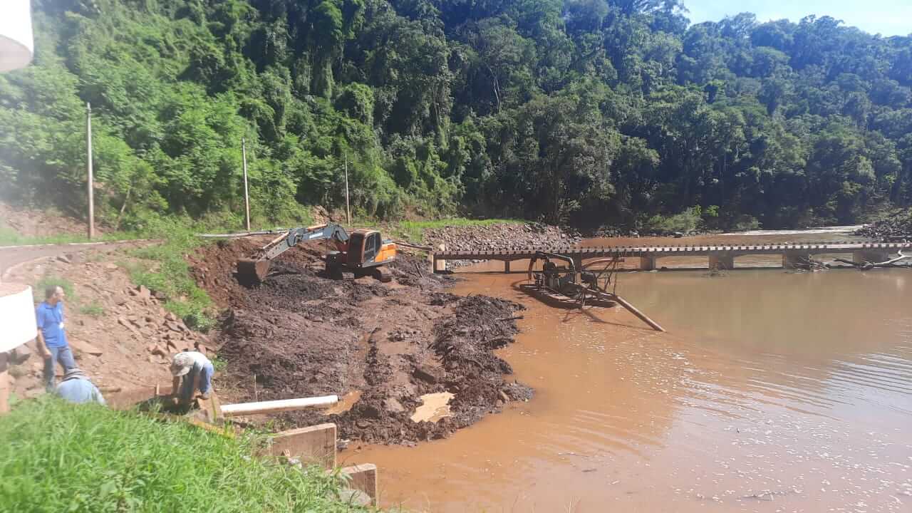 Capa Iraí: problemas de captação de água no rio do Mel deixam abastecimento instável