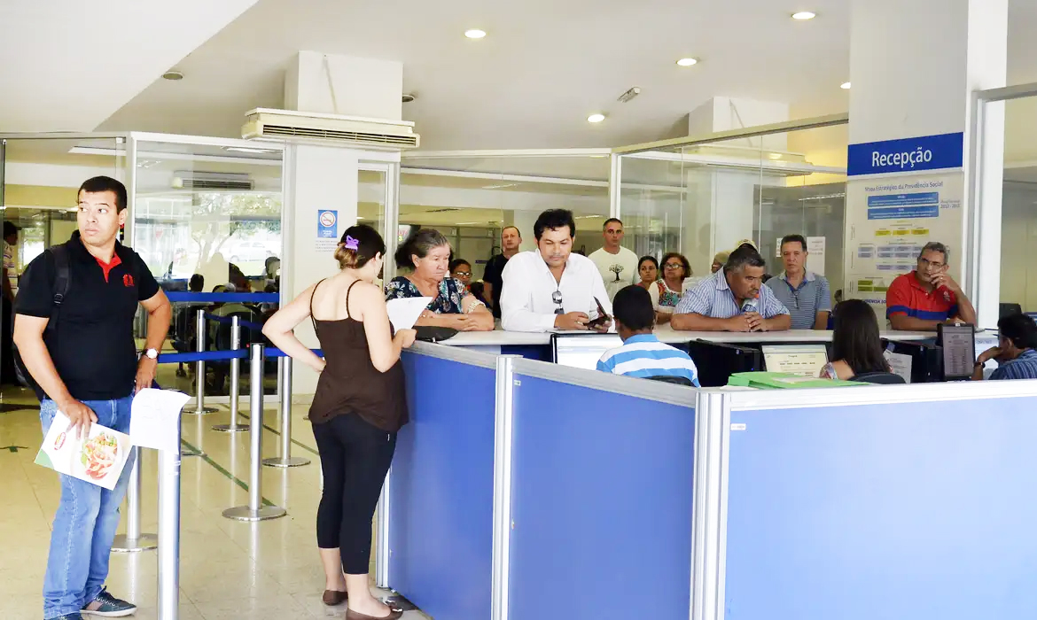 Capa INSS orienta segurados a verificar extrato de benefícios