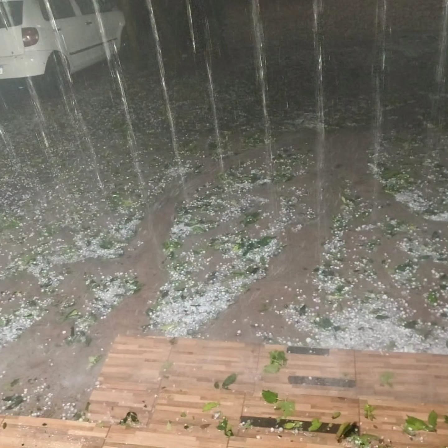 Capa Tempestades de granizo causaram estragos em residências de Cerro Grande e Pinhal