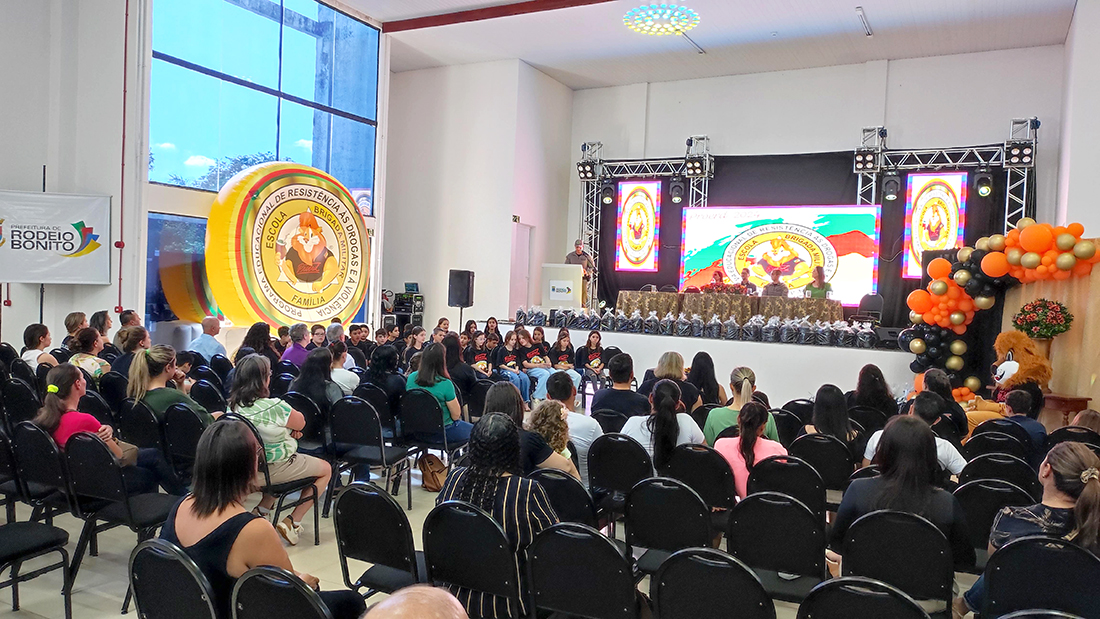 Capa PROERD forma trinta estudantes em Rodeio Bonito
