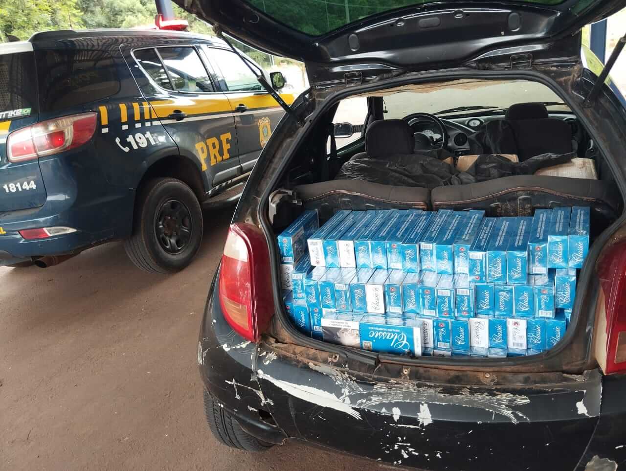 Capa Casal de Palmeira das Missões é preso transportanto 3.500 maços de cigarros contrabandeados