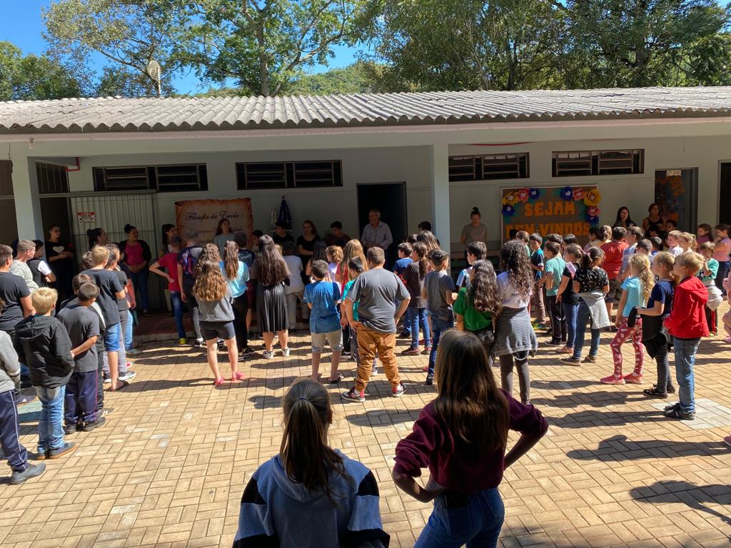 Capa Palmitinho: escolas recebem alunos e comunidade escolar para o início do ano letivo
