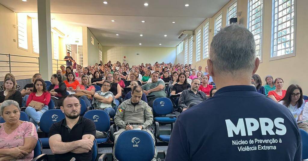 Capa Projeto Sinais é apresentado em Frederico Westphalen a representantes da rede de proteção