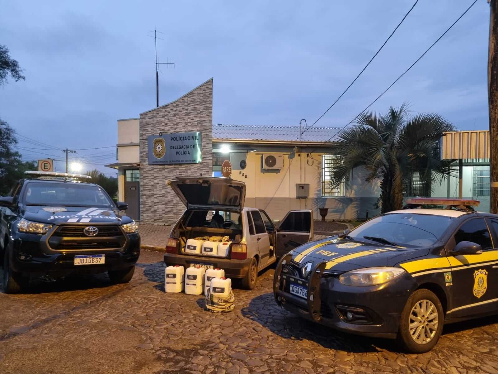 Capa PRF e PC prendem contrabandista em Tiradentes do Sul