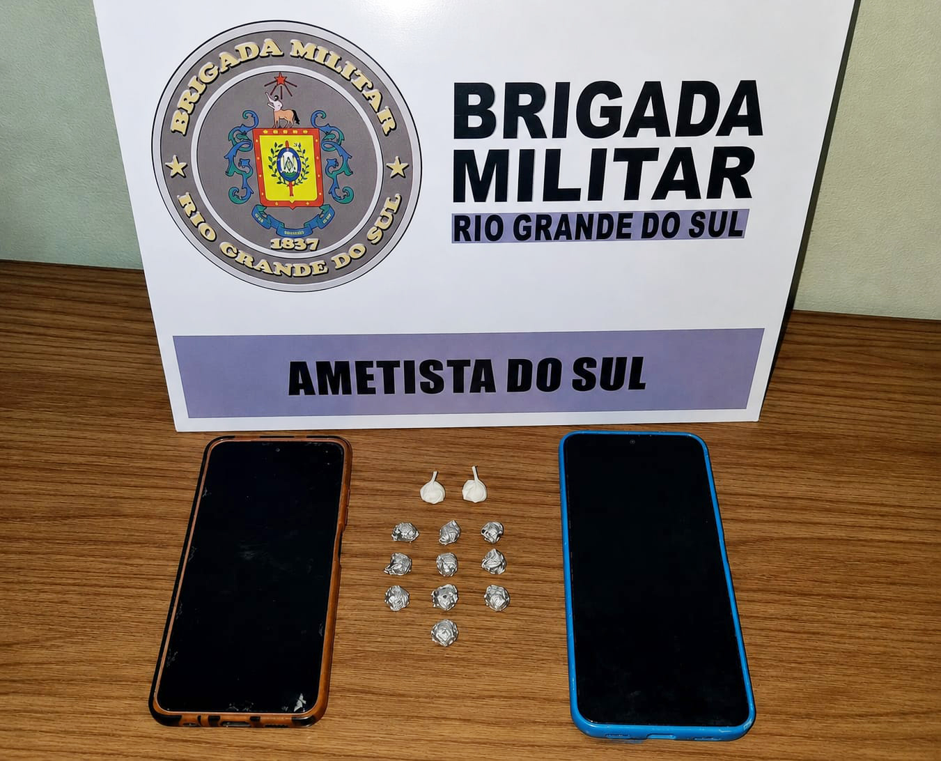 Capa Mulher é presa por tráfico de drogas no Centro de Ametista do Sul
