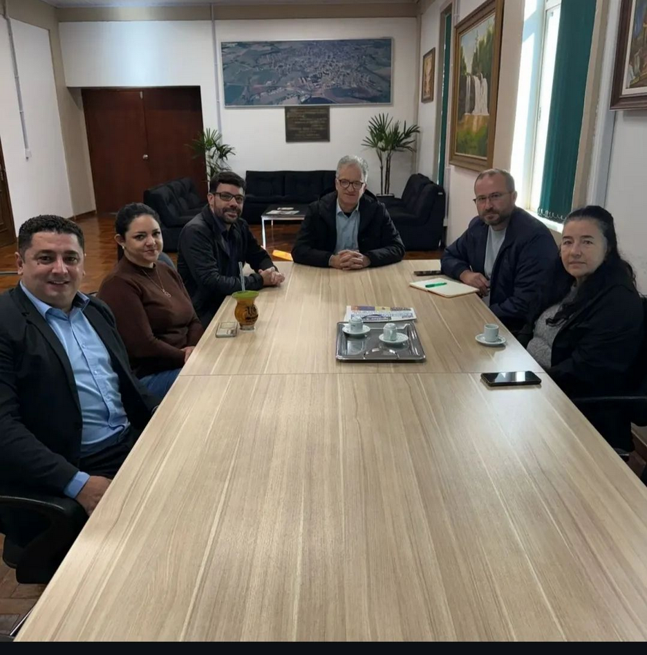 Capa Encontro no gabinete do prefeito de Palmeira das Missões trata de parcerias com a UFSM