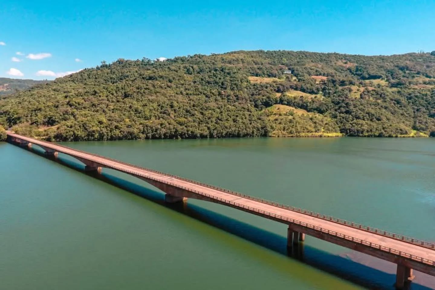 Capa Suspeita de fissura em pilar da Ponte do Goio-Ên leva à interdição parcial