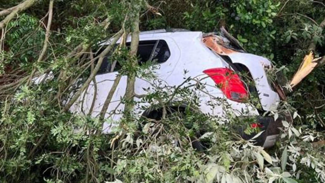 Capa Aquaplanagem causa saída de pista de caminhonete na RS-155