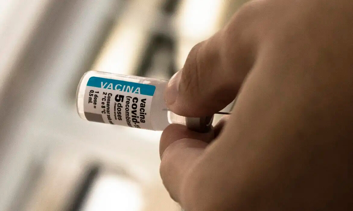 Capa Após cinco anos de vacinação, covid recua, mas ainda preocupa