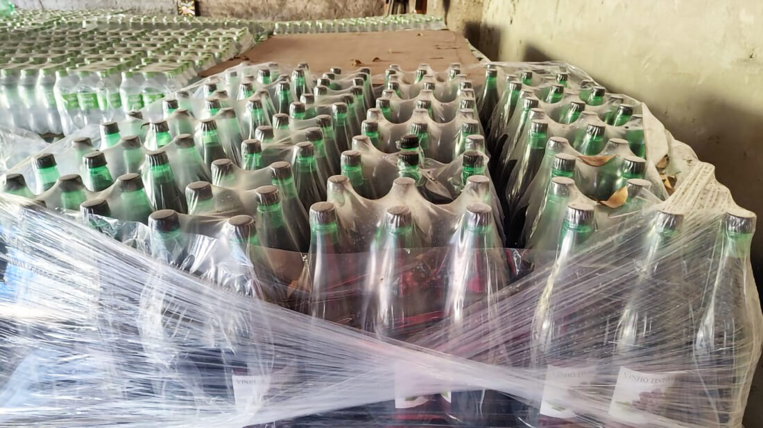 Capa Agricultura faz apreensão de mais de 6 mil litros de vinho sem procedência