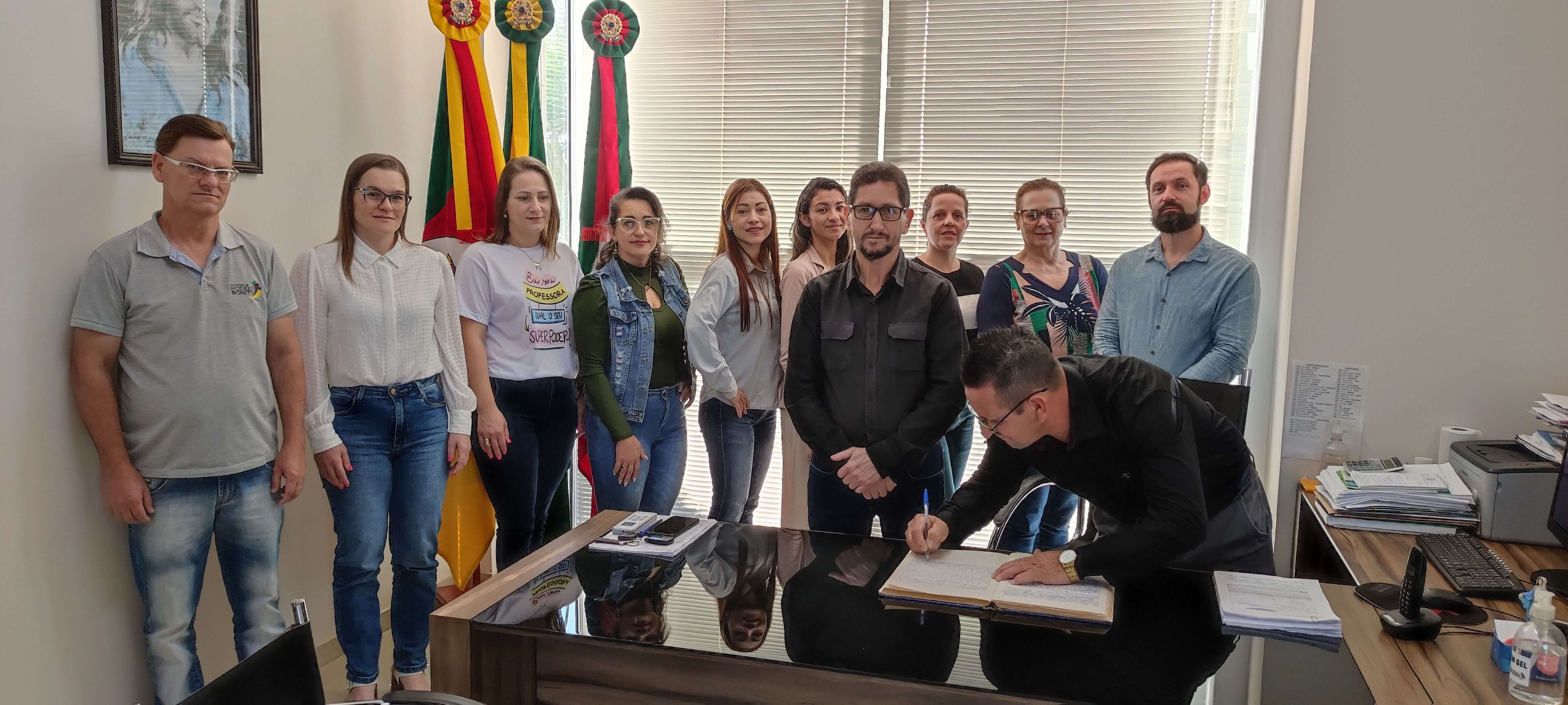 Capa  Presidente do Legislativo assume como prefeito em exercício em Rodeio Bonito