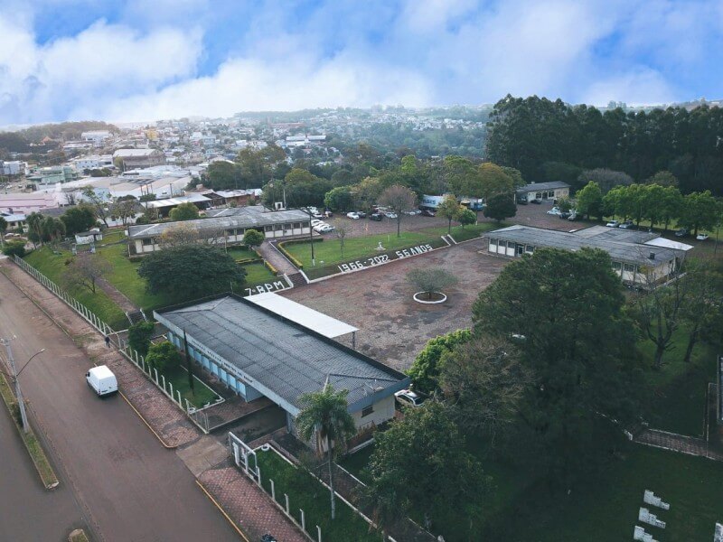 Capa BM e PF em cumprimento de mandados de prisão em Três Passos