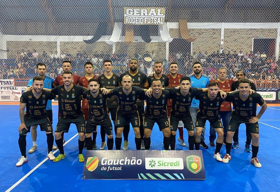 Capa Rodeio Futsal está a um empate da final da Conferência Oeste da Série C